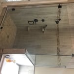 Frameless shower no header