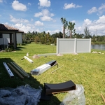 vinyl fence/ aluminum fence