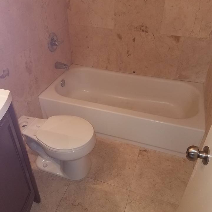 Standard porcelain tub