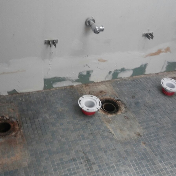 comercial bathroom