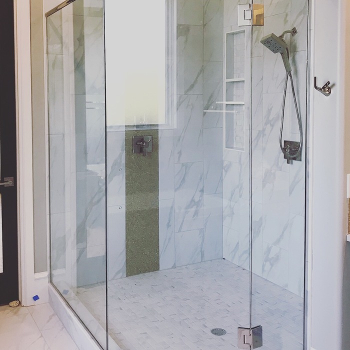 Frameless Neo-Angle in Clear Glass with Polishes N
