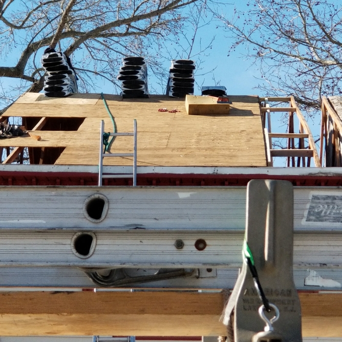 Emergency sinking roof due of improper material