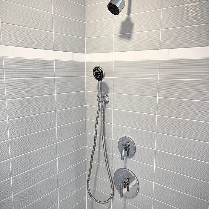 Bathroom tub