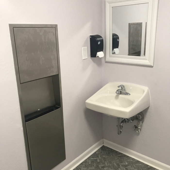 Mens bathroom