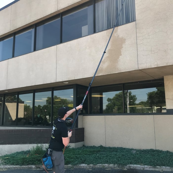 Water-fed Pole Cleaning
