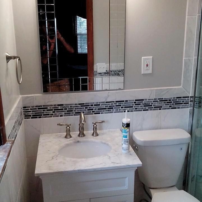 Marble tile walls with boarder