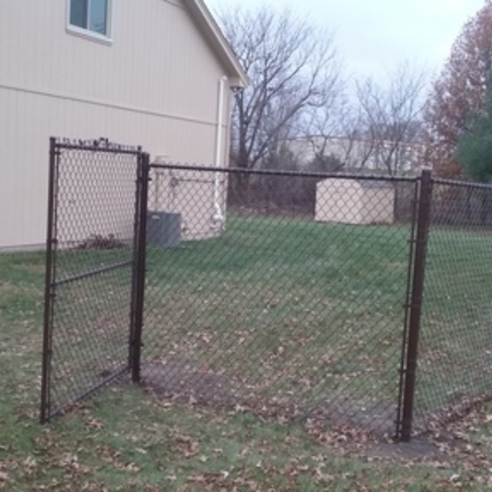 6' board on board fence_f
