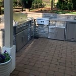 L-shaped kitchen on Paver patio