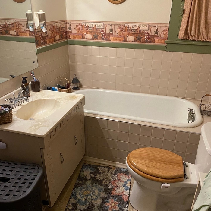 Tub & Tile - Before