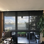 Roller shade screen with a 4 inch facia