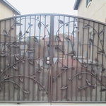 Custom gate