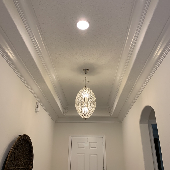 7" Crown with Corner Cornices in Vaulted Ceil