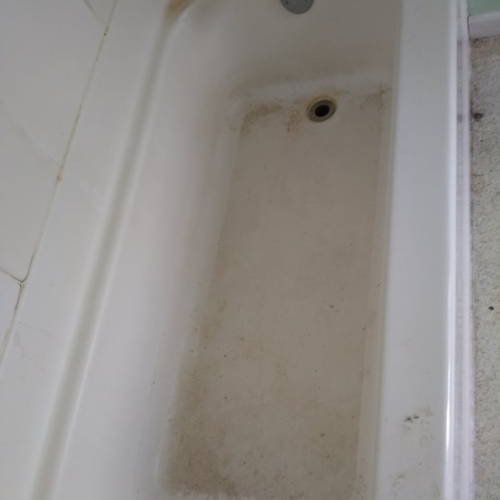 Bath tub
