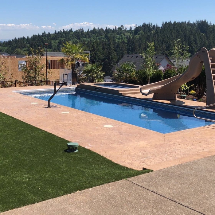 Pool & Spa
