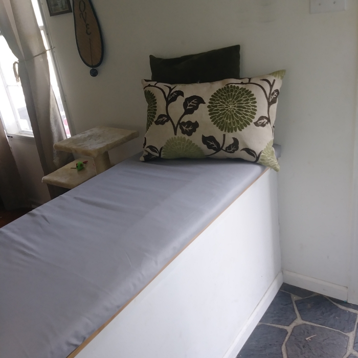 Dining Room: Storage Bench