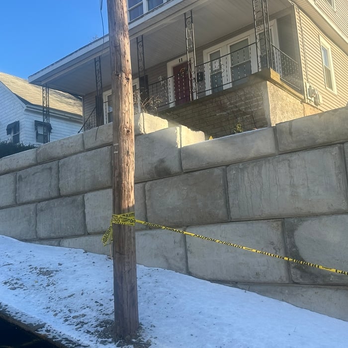 Retaining wall