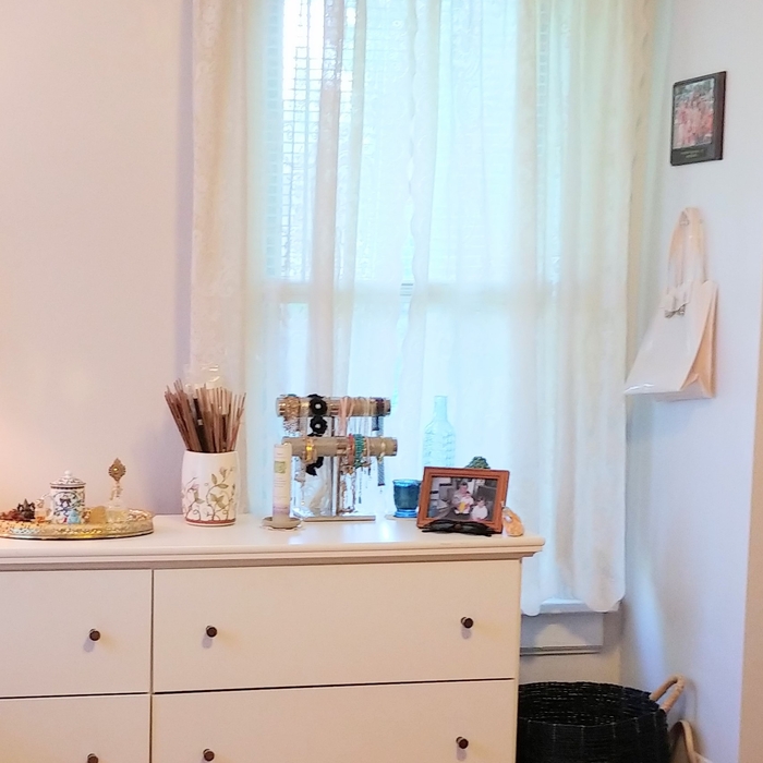 Dresser and accessories