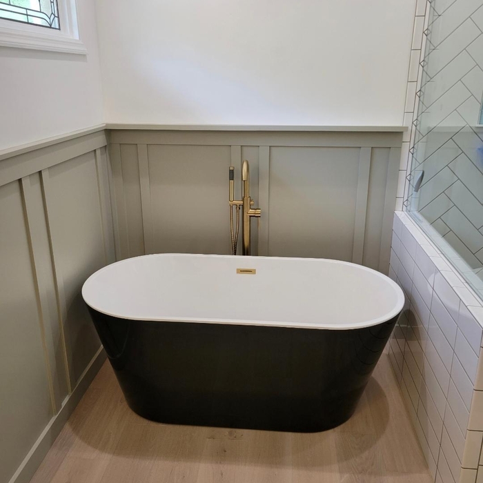 Tub filler and freestanding tub