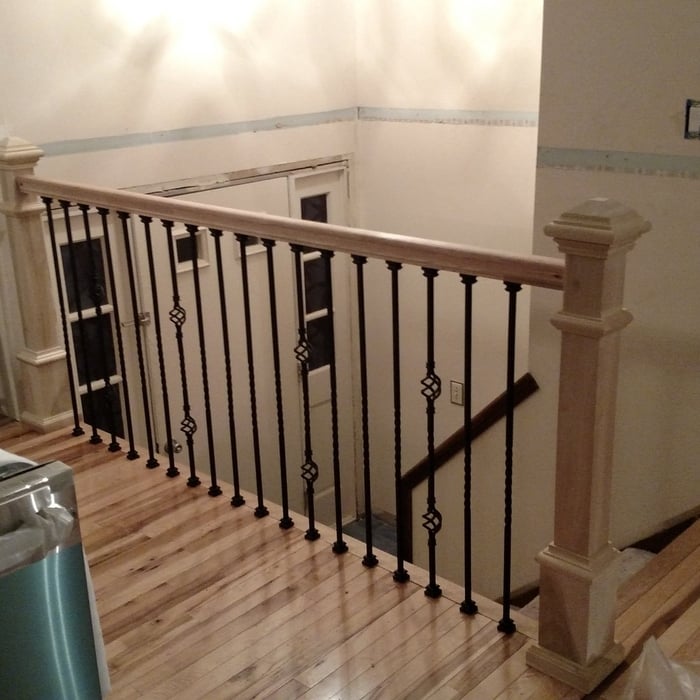 Stair banister w/metal spindles