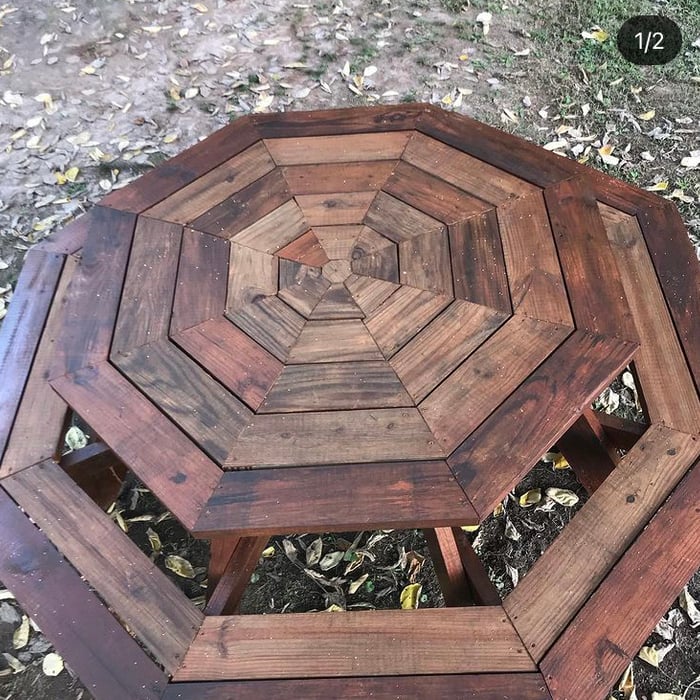 Octagon picnic table