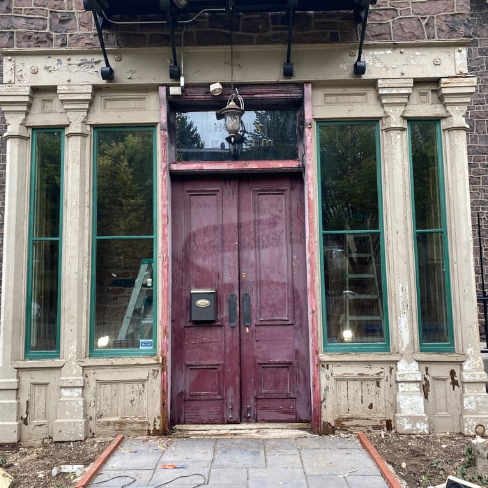 Paloma's Exterior