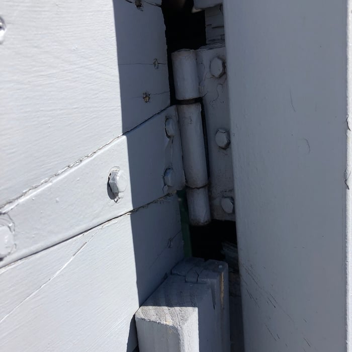 Repair handles latched of doors